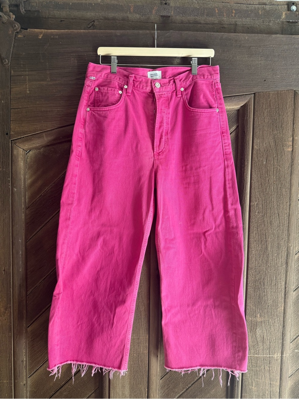 Citizens Of Humanity Bright Pink Wide-Leg Jeans with Frayed Hem. Size 29